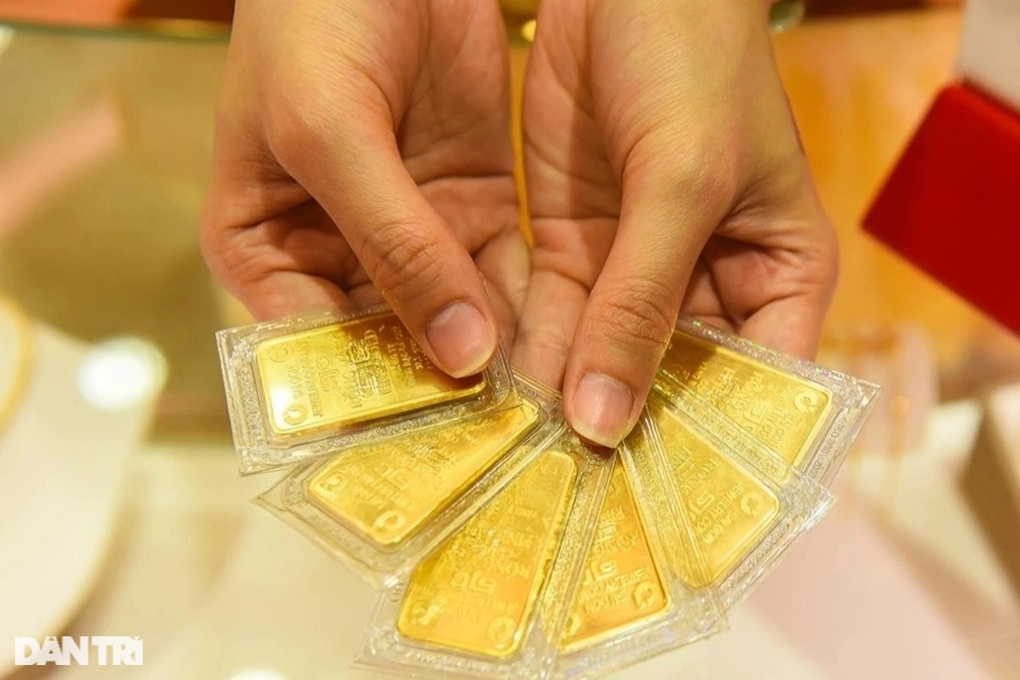 Giá vàng miếng SJC neo trên 132 triệu đồng/lượng